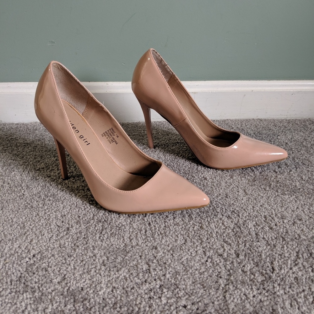 Nude Pumps